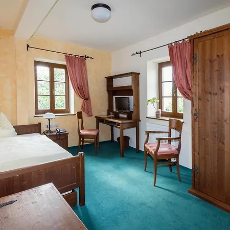 Burgschaenke & Goldener Loewe Hotel *